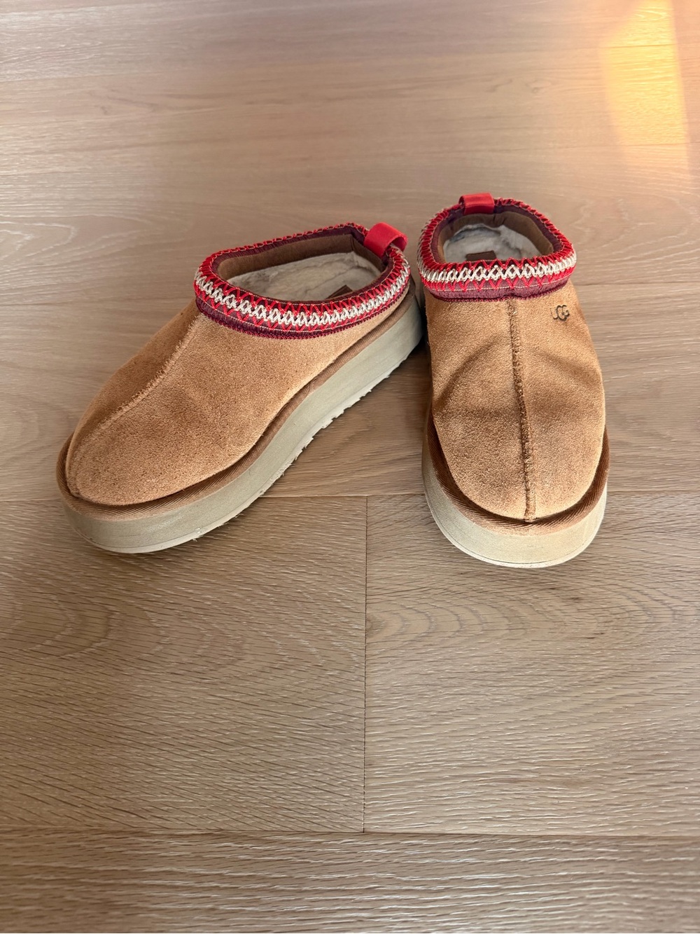 UGG Chestnut TAZZ II Women Mule with Red Trim - Picture 3 of 7